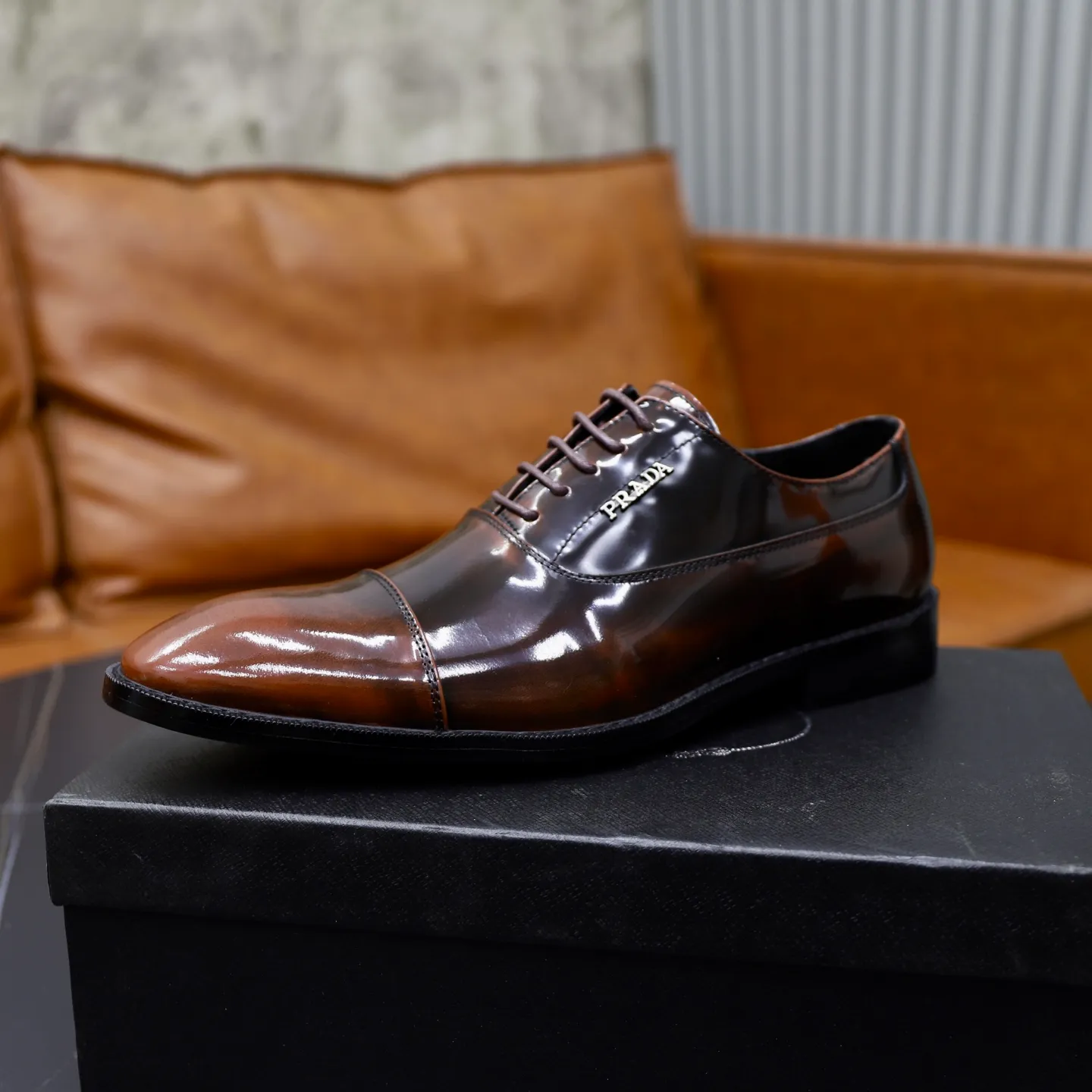 Ex-factory price: 540💰🙅‍♂️🙅‍♂️🙅‍♂️ Brand: PRADA Standard code: Men's code 38-44 (45 can be customized) Grade: Same style as the official website Original order quality Material: Original cowhide surface Comfortable cowhide lining Original outsole Style category: Men's fashionable casual leather shoes Distinguished big-name luxury elements Top luxury Color: actual picture color